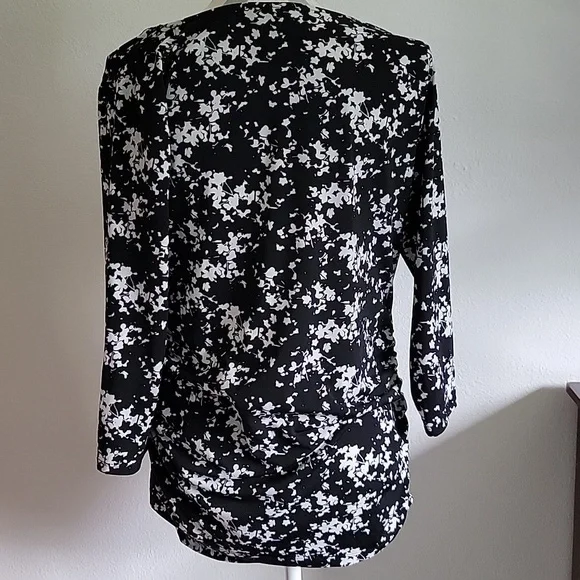 Oh baby by motherhood maternity size M 3/4 sleeve blouse - Picture 5 of 5